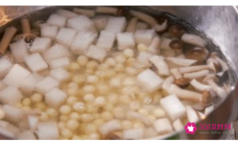 菌菇萝卜汤的做法