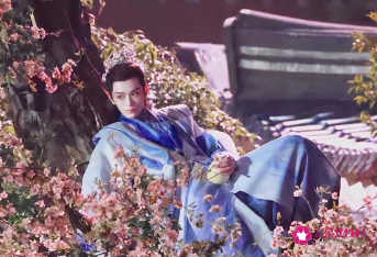 杨超越、丁禹兮主演《七时吉祥》开机