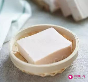 洁面皂和洗面奶哪个好