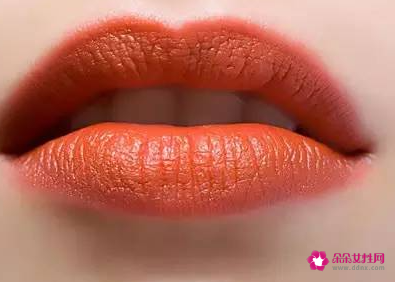 怎样减淡唇纹