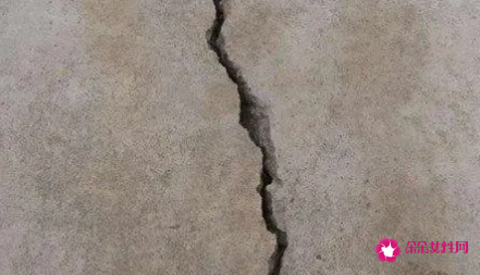 梦见地裂逃生是什么意思