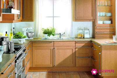 如何布置厨房有利于家人