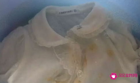 衣服污渍用什么洗最干净