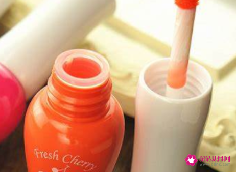 唇蜜和唇釉有什么区别