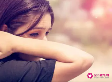 一个女人哭的那刻说明
