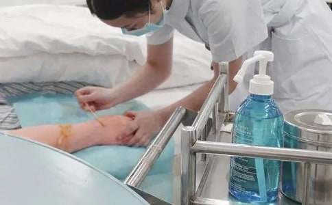 脸部皮肤严重缺水怎么护理