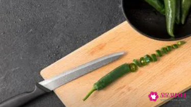 梦见刀把手划开是什么意思