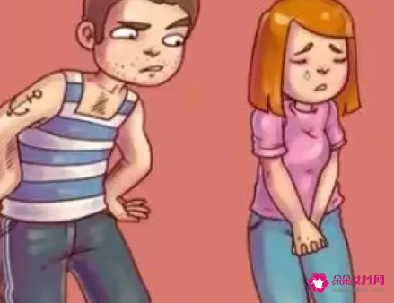 故意引起你注意但不主动的