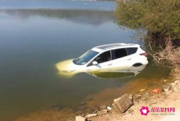 梦见车掉沟里了自己没事