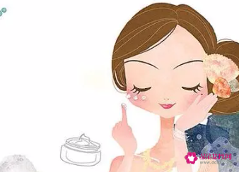 餐桌上的美白护肤品美容