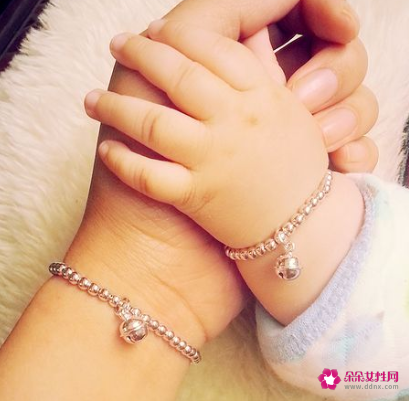 婴儿满月娘家人送什么