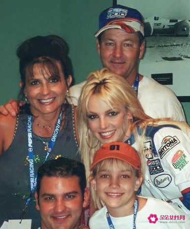 布兰妮庭审后首度发声，我卸下了假装后轻松多了