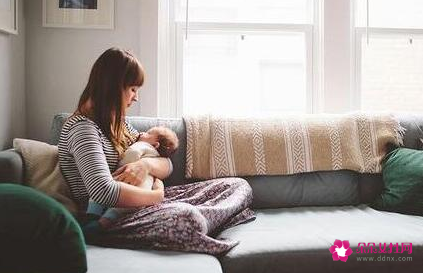 宝宝在吃母乳需要喂水吗