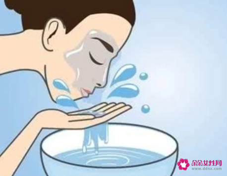 洗脸小知识清水洗脸好不好