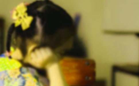 跟一个不认识的女孩怎么聊天