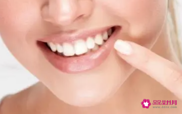 牙齿黄怎么办教你牙齿美白小窍门