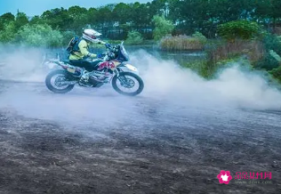 梦见狂飙摩托车