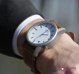 喜欢把手表戴在右手的男人性格