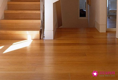 地板怎样铺好看