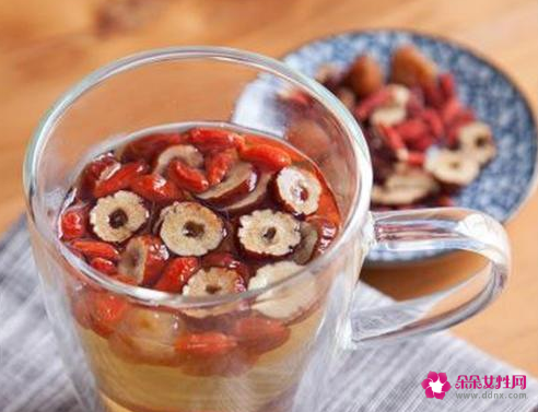 红枣泡水喝的禁忌有哪些