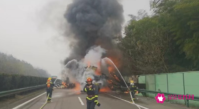 快递车遭追尾快递被烧光，快递被烧了该怎么办