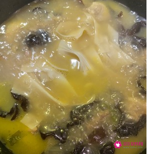 黑木耳汤高压锅烧多久