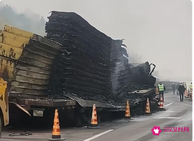 快递车遭追尾快递被烧光，快递被烧了该怎么办