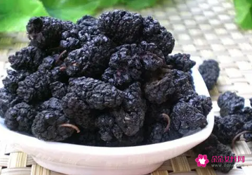 坐月子吃桑葚好吗