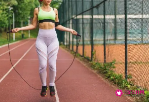 每天跳绳2000会不会伤膝盖