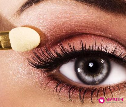 女人怎么学会化妆