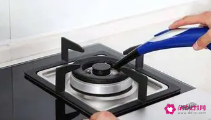 先燃气点火还是先装燃气灶