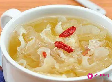 银耳不能和什么一起吃