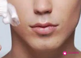 男生皮肤黑怎么才可以变白