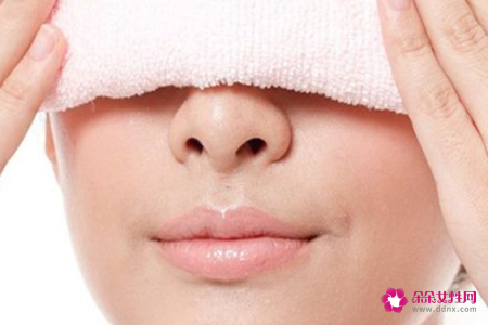 电脑族皮肤干燥的护肤方法