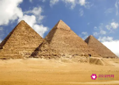 梦见有很多金字塔