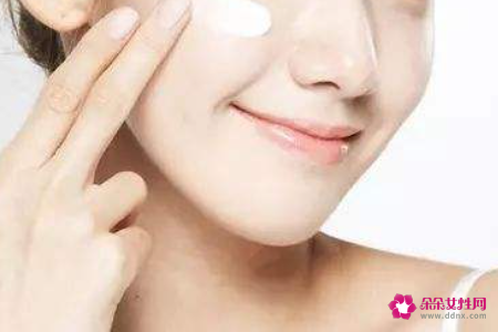 电脑族皮肤干燥的护肤方法