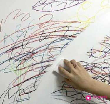 墙上的黑笔字迹怎么去掉