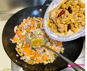 鸡肉卤肉饭的做法及配料