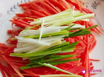 家常凉拌胡萝卜丝