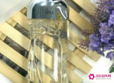 四十岁的女人适合什么化妆品