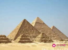 梦见有很多金字塔