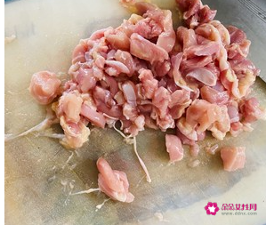 鸡肉卤肉饭的做法及配料