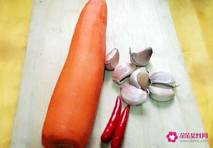 家常凉拌胡萝卜丝