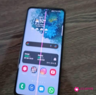 三星Galaxy S20屏幕又翻车：出现紫色或绿色线条