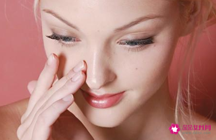 粉底膏和粉底液先用哪个