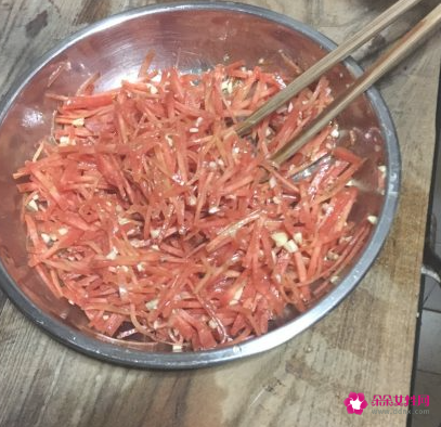 家常凉拌胡萝卜丝