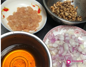 鸡肉卤肉饭的做法及配料