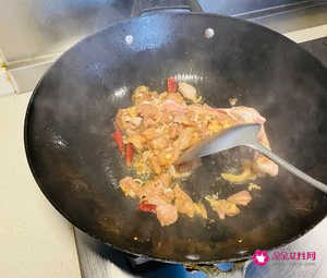 鸡肉卤肉饭的做法及配料