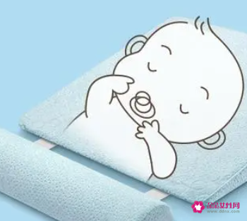 新生儿斜坡睡觉好吗