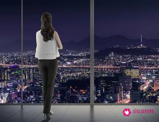 怎么形容职场女性的工作和生活